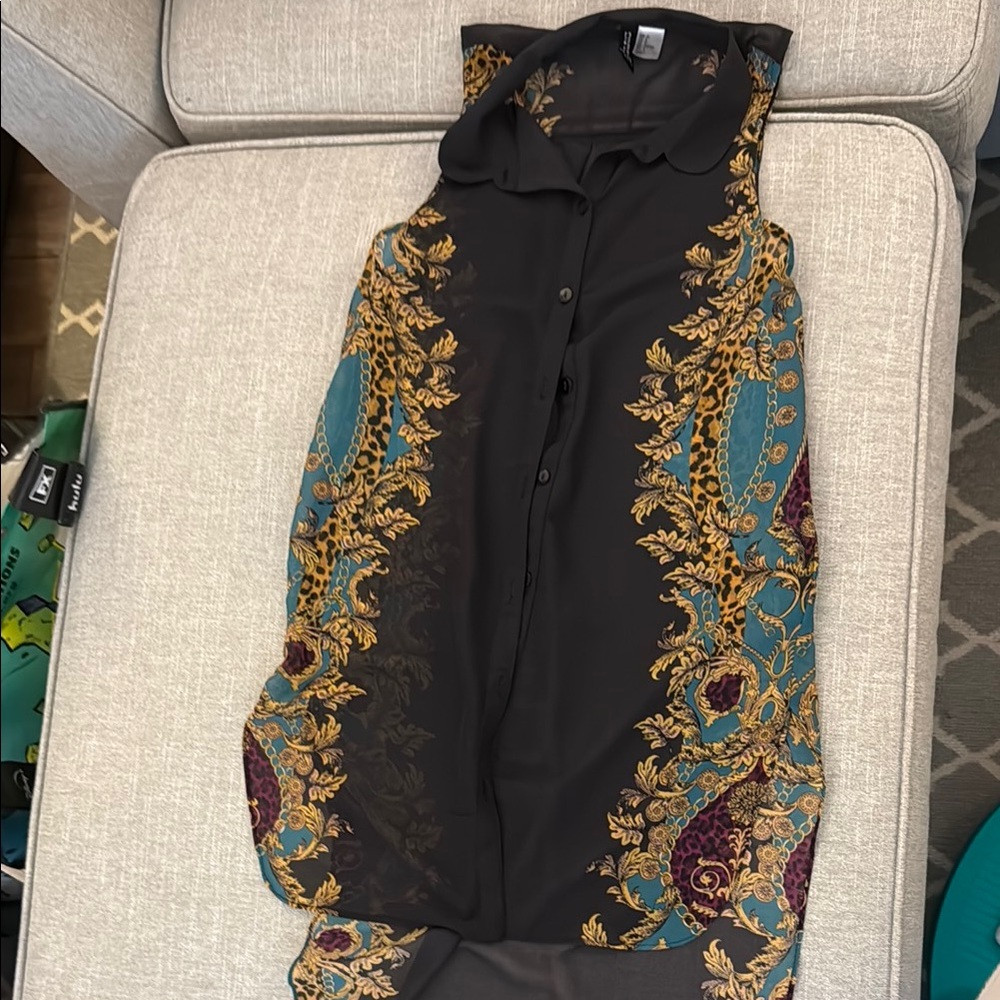 Chic Black and Gold Sleeveless Blouse